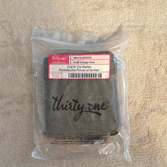Thirty-One Vintage Olive Clip N' Zip Wallet - Picture 1 of 4
